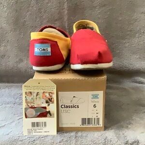 TOMS Women's Campus Classics Shoe USC Size 6